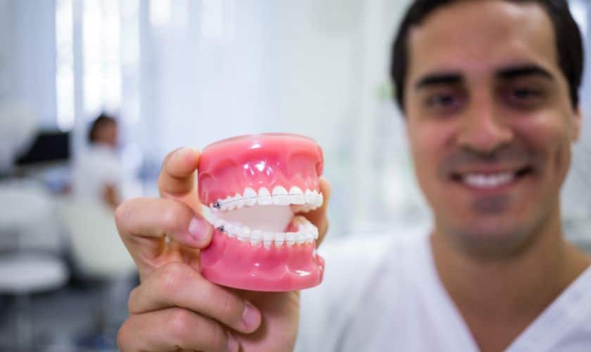 3 Ways To Keep Your Dentures Clean