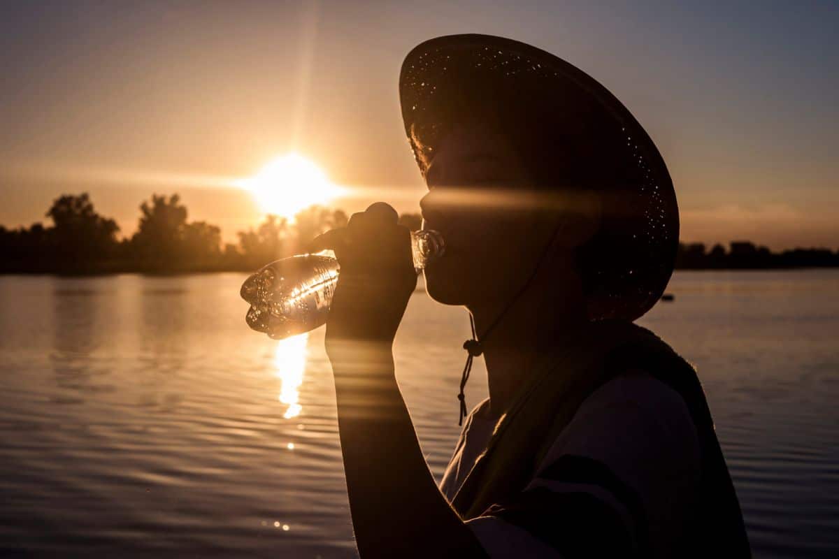 Drinking water in dry weather for dental health
