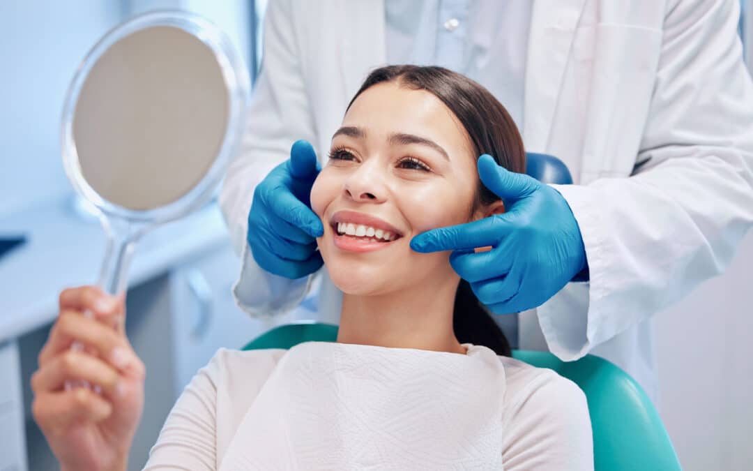 Teeth Whitening vs Veneers: Which Cosmetic Dentistry Option Is Right For You?